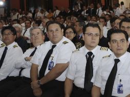 Pilotos quieren hacer llegar al Presidente Calderón una carta con peticiones. EFE  /