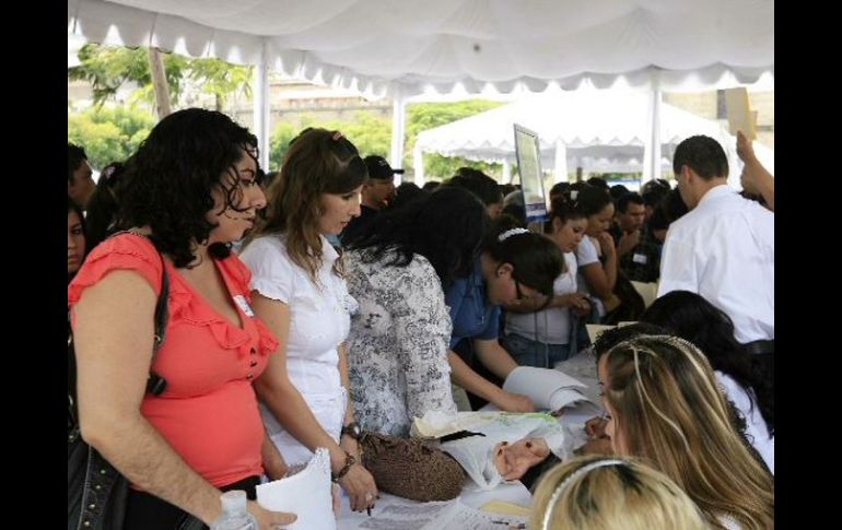 Suman 38 mil jaliscienses los que durante este 2010 han logrado concluir sus estudios básicos. ARCHIVO  /