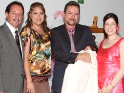 Jorge Luis del Toro Galván y Ana Gloria Maciel del Toro con Alvar José Antillón, Gabriela Estela y Gabriela Galván.  /