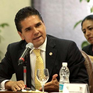 Piden que comparezcan Blake y Galván