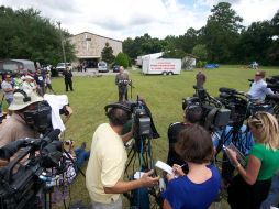El pastor cristiano Terry Jones en rueda de prensa frente a la Iglesia Dove World Outreach en Gainesville, Florida. EFE  /