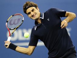 Roger Federer derrotó ayer con relativa facilidad a Robin Soderling, quien lo había eliminado en Roland Garros. AFP  /