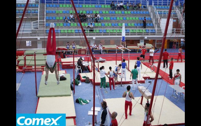 Ubicación: Unidad Deportiva López Mateos (Colón #2189. Colonia Industrial. Guadalajara, Jalisco). A. CAMACHO  /