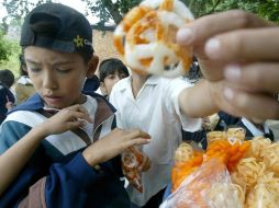 Botanas como rines y chetos no están en el listado de productos autorizados para venderse en las cooperativas escolares. A. GARCÍA  /