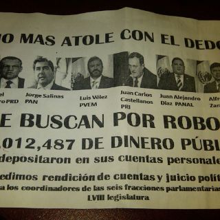 Manifestantes llegan al Congreso a exigir que ex diputados rindan cuentas