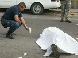 Al lugar de los hechos acudió la policía de procuración de justicia del estado y personal de servicios periciales. ARCHIVO  /