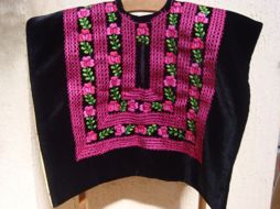 El espectador conocerá los diferentes huipiles y sus elementos específicos. ESPECIAL  /