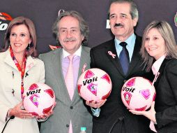 María Isabel Morán, Decio de María, José Ángel Córdova, secretario de Salud, y Carla Colombo, durante la rueda de prensa. MEXSPORT  /