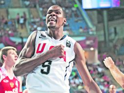 Kevin Durant, de EU, sigue siendo la estrella del Mundial. Ayer aportó 33 puntos. AP  /