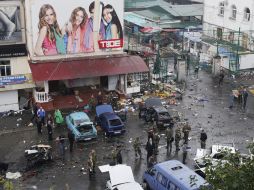 El suicida activó los explosivos mientras pasaba con el vehículo por la entrada principal del mercado de Vladikavkaz. EFE  /
