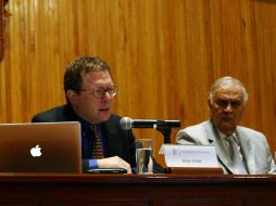 Kristal ofreció un análisis exhaustivo de la obra de Jorge Luis Borges en el Paraninfo de la UdeG. E. BARRERA  /