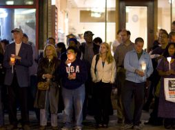 Estudiantes colocaron tres mil banderas estadounidenses en representación a los muertos por los ataques del S-11. AFP  /