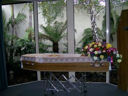 Algunos directores fúnebres, dicen que la directiva ha sido insensible a las necesidades de los seres queridos  /