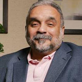 Desmiente Willie Colón detención en Perú