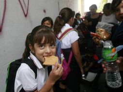 La prohibición de alimentos “chatarra” en escuelas pretende disminuir la obesidad infantil en el país. A. GARCÍA  /