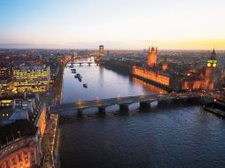 La eterna lucha por mejorar la calidad del agua del Támesis, no impide que la vida y la cultura fluyan como torrentes. ESPECIAL  /