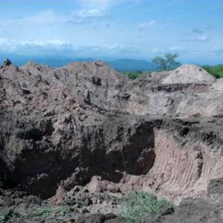 Encuentran 12 cuerpos en fosas clandestinas