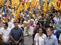 Manifestantes recorren el Centro de Barcelona a favor del derecho a decidir y de la autonomía de Cataluña. EFE  /