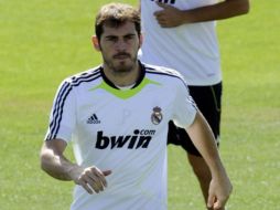 El capitán del Real Madrid Iker Casillas, durante un entrenamiento con el equipo español. AFP  /