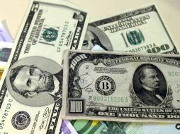 La divisa se cotiza en 12.46 pesos a la venta y en 12.18 a la compra en la terminal aérea capitalina. AFP  /