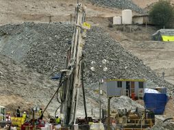 La máquina Schramm T-130 puede excavar un hoyo de unos 75 centímetros de diámetro que permitiría el rescate. EFE  /