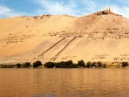 El gobernador de la provincia de Asuán, Mustafa al Sayed, aseguró que se ha podido controlar la expansión de la mancha. ESPECIAL  /