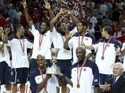 El equipo de basquetbol de Estados Unidos, se lleva el trofeo del Mundial de la FIBA. REUTERS  /