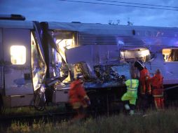 El tren salió de Estocolmo con rumbo al sur cuando chocó contra un camión dejando 16 heridos. EFE  /