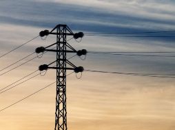 La electricidad, agua y suministro de gas por ductos al consumidor final crecieron 5.5 por ciento a tasa anual. ESPECIAL  /