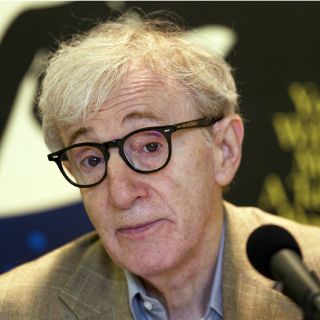Woody Allen sale en defensa de Carla Bruni