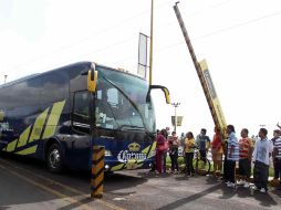 Aficionados de Monarcas atacaron el autobús de los de Coapa. MEXSPORT  /