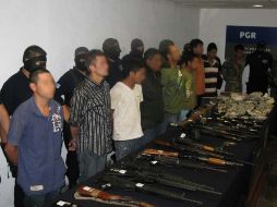 Al capturarlos les fue decomisado un arsenal. Al igual que una pistola escuadra calibre .38 Súper con terminaciones de oro. M. PATIÑO  /