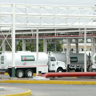 Pemex prevé importar más gasolina en 2011
