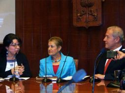 Fernando Guzmán, secretario general de Gobierno, fue recibido por la contralora María Asunción Torres. ESPECIAL  /