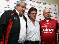 Martín del Campo (centro) se reunió con ex presidentes rojinegros. MEXSPORT  /