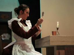 'Julia', una mujer bella e hija de un narcotraficante muy poderoso, trata de seducir a su guardia. ARCHIVO  /