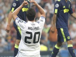 El delantero argentino del Real Madrid, Higuaín (cen), durante el encuentro correspondiente a la primera fase de  la Liga. EFE  /