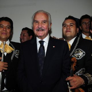Carlos Fuentes celebra Bicentenario en París