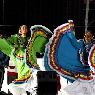 Vive el Zócalo capitalino desfile y noche de magna verbena popular
