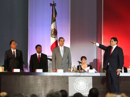 Jorge Herrera Caldera rinde protesta como gobernador de Durango ante Juan Rafael Elvira, representante presidencial. NTX  /