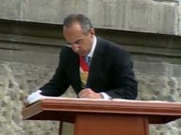 Calderón ofreció un discurso al pie del Monumento a la Independencia. ESPECIAL  /