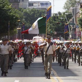 Concluyen Festejo del Bicentenario con desfile tradicional