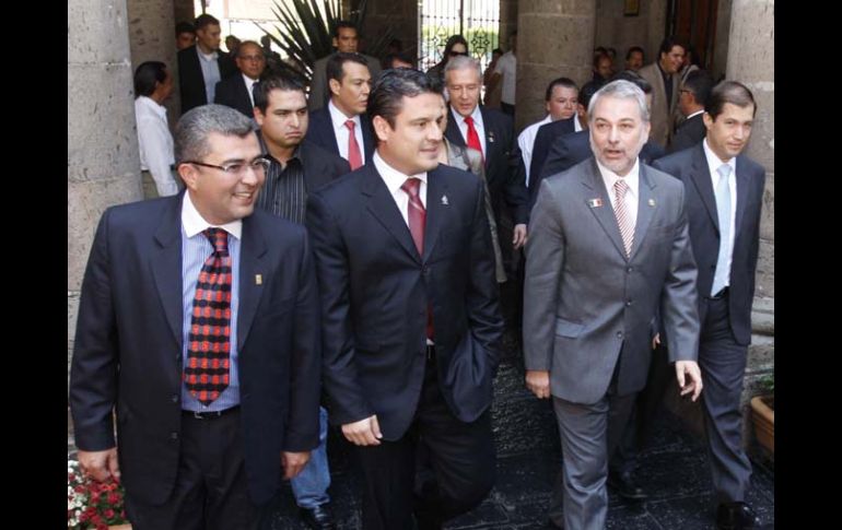 El gobernador Emilio González reconoció que sí habrá menos recursos para 2011. S. NÚÑEZ  /