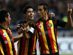 Los jugadores de Leones Negros en festejo de un gol. MEXSPORT  /