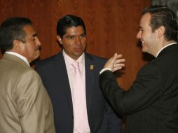 Carlos Corona (centro) deberá dejar la Secretaría General del Congreso del Estado el próximo 23 de septiembre. M. FREYRIA  /