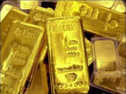 La onza de oro también subió hoy hasta alcanzar un nuevo récord histórico, ya que cerró a mil 274 dólares en ese mercado. ARCHIVO  /