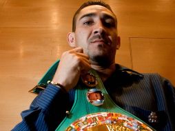 La Zorrita Soto, campeón ligero del CMB, registró 61.000 kilos.MEXSPORT  /