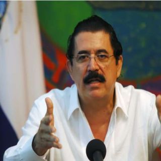 Ortega respalda a Zelaya para que asuma un escaño en el Parlacen