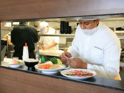 La higiene en alimentos de restaurantes y hoteles es una prioridad para las autoridades, ante esta celebración. S. NÚÑEZ  /