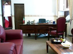 La entrada a la oficina fue violada y la documentación esparcida por el piso. INFORMADOR ARCHIVO  /